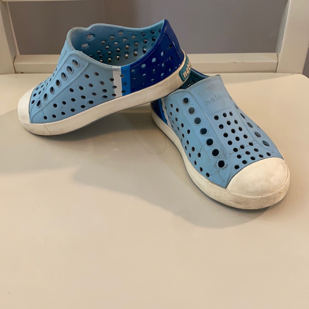 Native Shoes Size 8